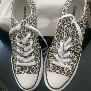 Women’s 8.5 Mens 6.5 Converse shoes cheetah print NWT